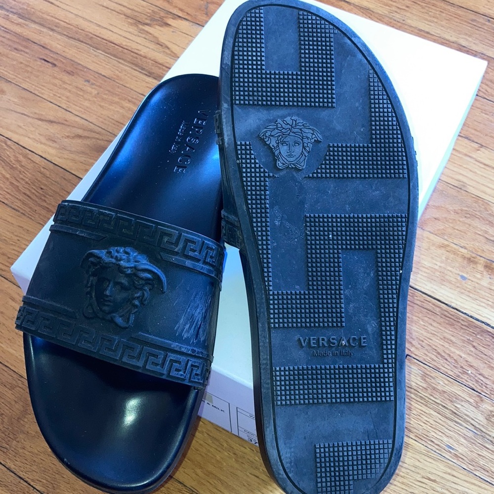 Versace Men Slipper - Picture 3 of 6